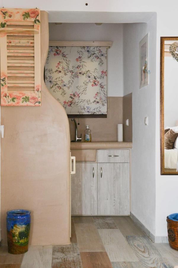 Elizabeth'S Small Apartment Naxos City エクステリア 写真