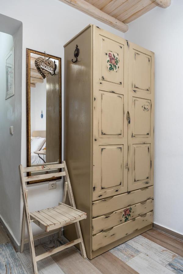 Elizabeth'S Small Apartment Naxos City エクステリア 写真