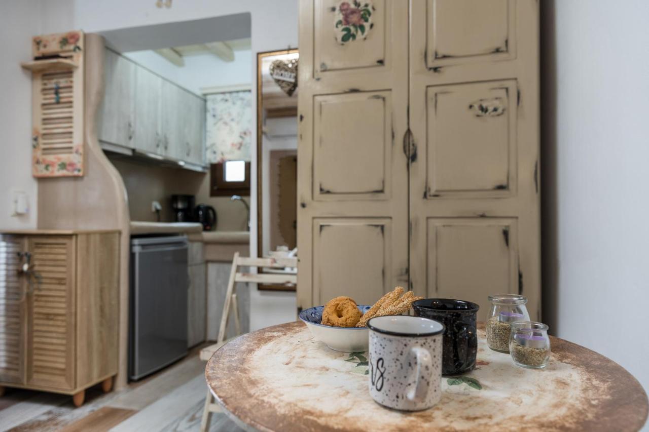 Elizabeth'S Small Apartment Naxos City エクステリア 写真